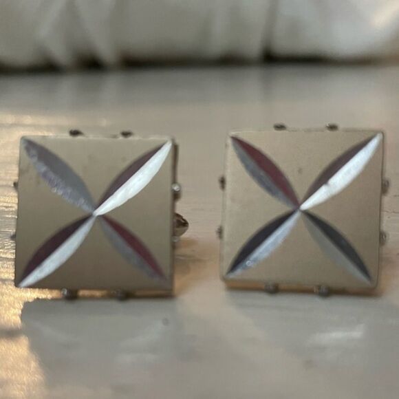 Vintage Mid-century 1950s Swank gold w/silver Atomic pattern square cuff links - Picture 2 of 12